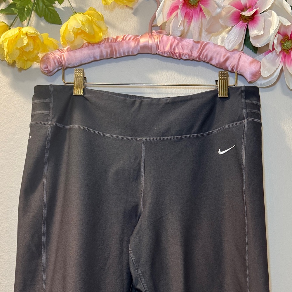 Nike Black Cropped Performance Capris - Picture 2 of 10